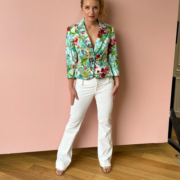 Alberto Makali silky vibrant floral blazer with stone embellishment closure - Picture 7 of 15